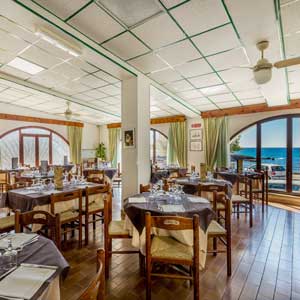 Services: The restaurant on the sea front